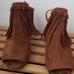 Tassel brown heels